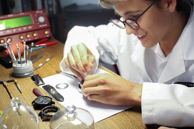 À Maurice Watch Workshop in Zurich - Your hands-on assembly time (this is where the memories stick)