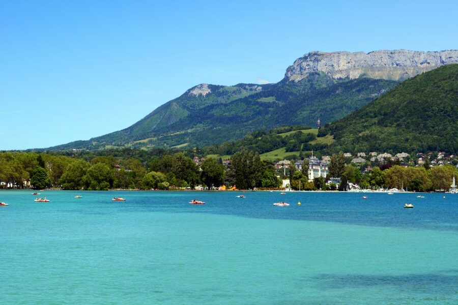 Annecy Private Guided Tour from Geneva - Geneva to Annecy by private car, with the countryside already planned