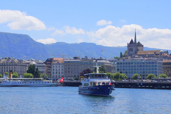 Audioguided sightseeing cruise of Geneva - Boat Comfort: Seating, Air Conditioning, and the Restroom You’ll Appreciate