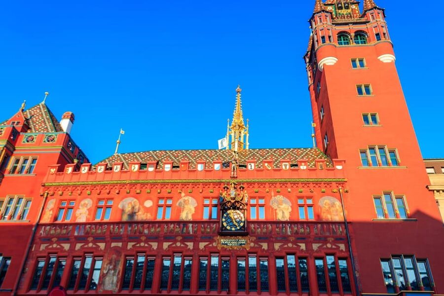 Basel: Insta-Perfect Walk with a Local - Münsterplatz and Marktplatz: the perfect photo anchors
