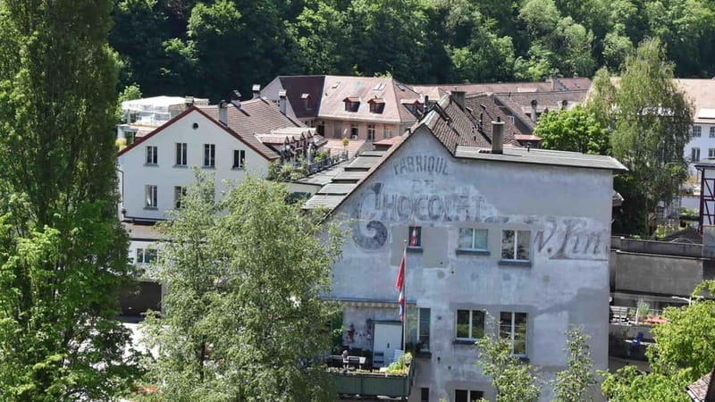 Bern: Chocolate Tasting Tour - Münsterplatz and Nydeggbrücke, two ways to see Bern while snacking