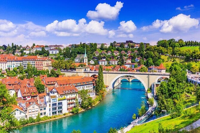 Bern Highlights and Hidden Gems Walking Tour With A Guide - Bundesplatz and the Bundeshaus dome: where Swiss democracy shows off its style