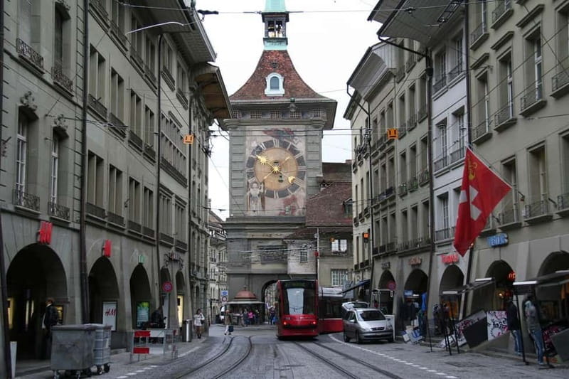 Bern: Political Walking Tour with a Diplomat - How the 2-3 Hour Time Window Really Shapes What You See