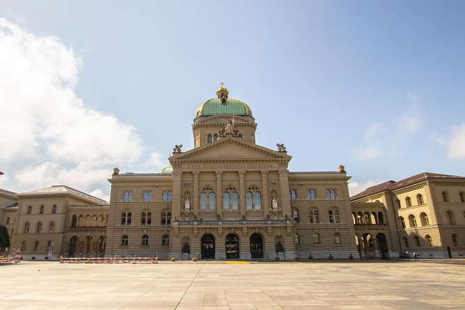Best Intro to Bern in 2 hours with a Local - Quick café stop: why a local coffee break is part of the sightseeing