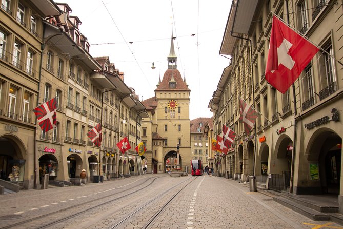 Best Intro to Bern in 2 hours with a Local - Stop 1: Bundeshaus and the visual language of Swiss democracy