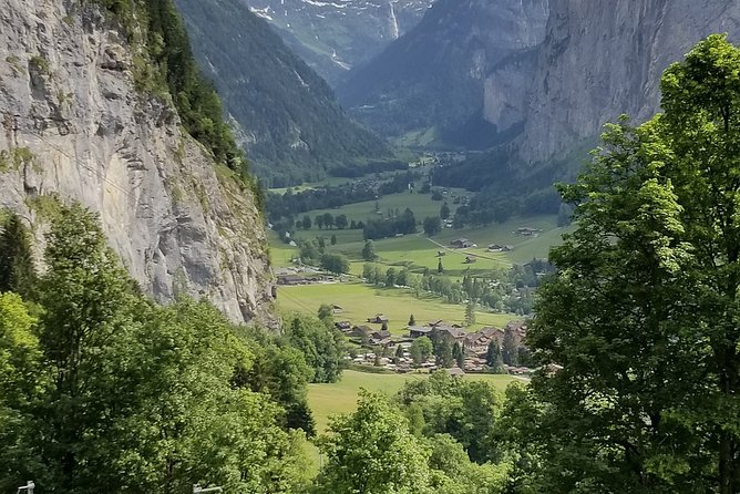 Best of Bernese Oberland from Basel - Lake Lungern Photo Stop, Short and Worth It