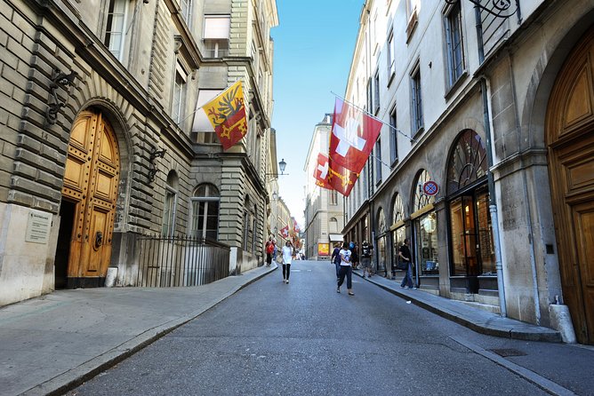 Best of Geneva City Tour with optional boat cruise - Boarding at Keytours SA, then letting the guide do the heavy lifting