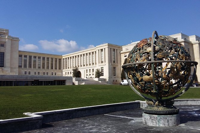 Best of Geneva City Tour with optional boat cruise - Red Cross photo break, then the Jet d’Eau and Flower Clock