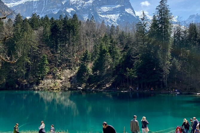 Blausee, Interlaken and alpine villages private guided tour from Luzern - Grindelwald: main street stroll plus a real lunch break