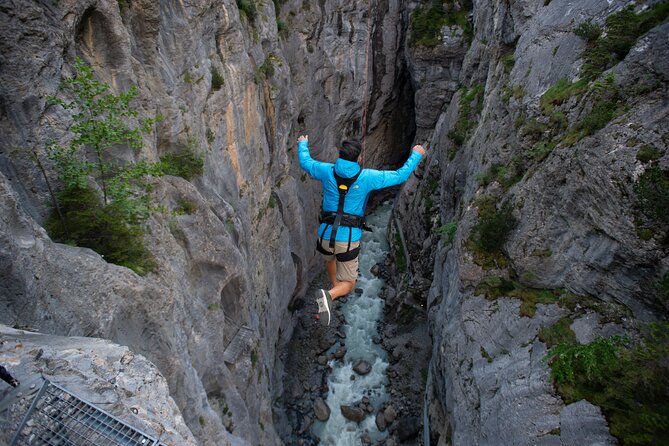 Canyon Swing with OUTDOOR - Swiss Alps views, wind, and quick temperature shifts: what to wear