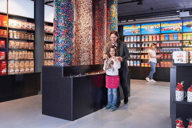 Chocolate factory Individual experience tour - Show-confiser moment and the chocolate bar at the end