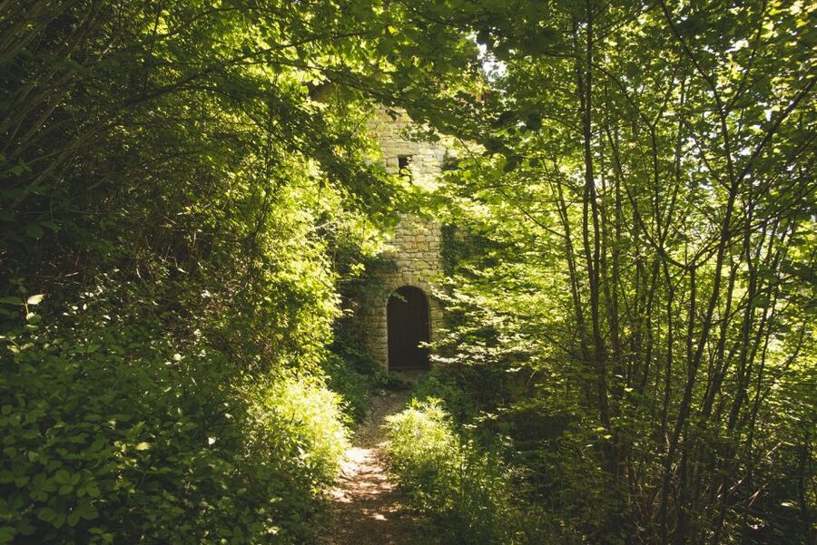 Circuit Secret St-Ursanne - John Howe’s Lord of the Rings Connection, Explained
