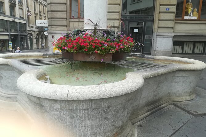 City tour Basel (walking tour) - Rathaus Photo Moment Near Basel Town Hall and the Rhine Area