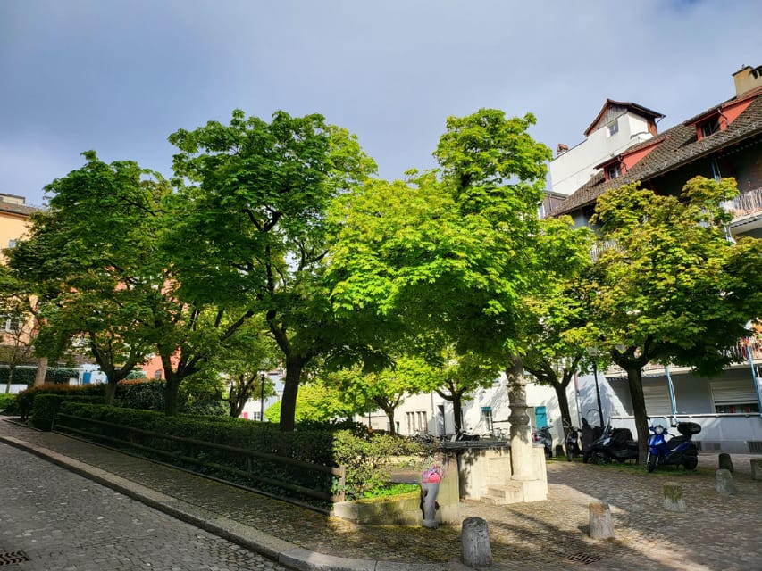 City tour historic old town Zurich - Leninwohnung: When Politics Lives in Plain View