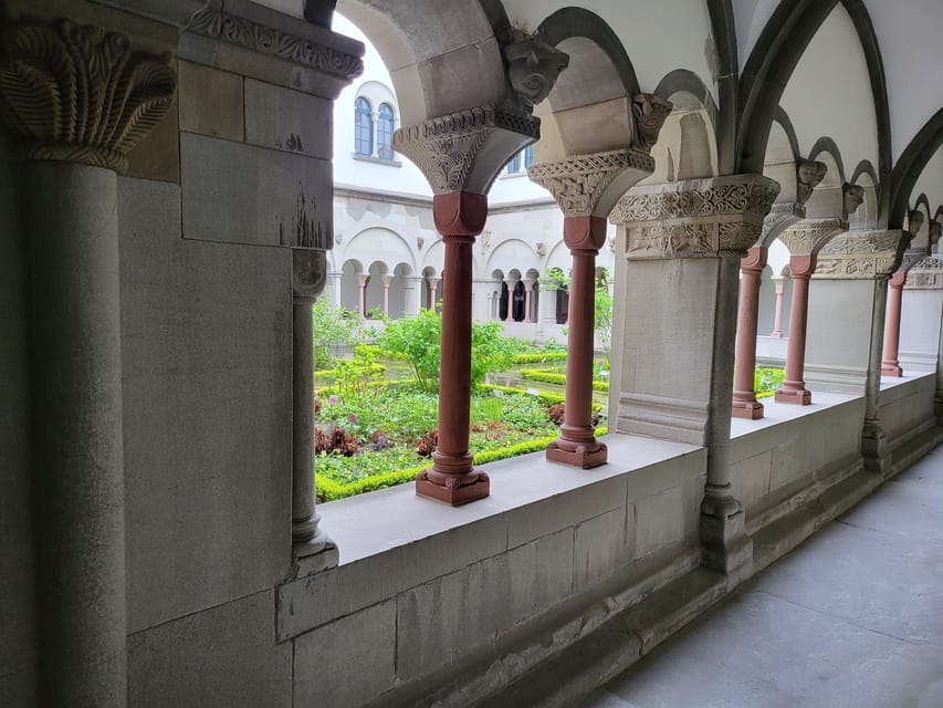 City tour historic old town Zurich - Rämistrasse 101 and the ETH Area Photo Moment