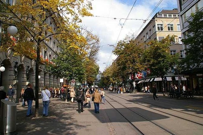 City tour Zurich with the city whispers from CHF 21.00 - Lindenhof Hill and the underground origins of Zurich
