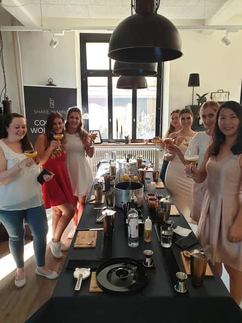Cocktail Kurse/Workshop in Zürich (by Shake 'N Smile) - The 2-hour flow: 4 cocktails, chips, and small bites