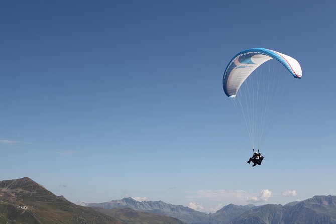 Davos Paragliding Private Tandem Pilot Half Day - How the cable car ride and short hike set up your launch