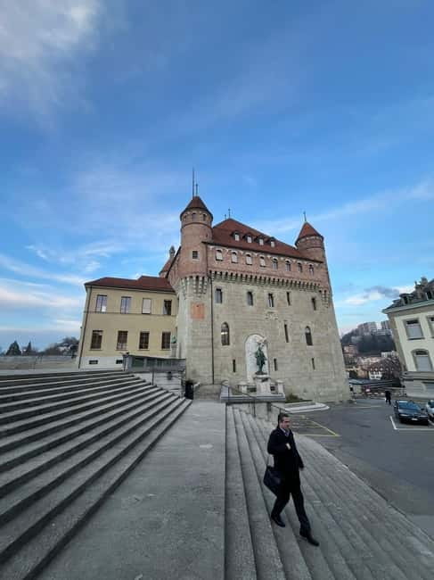 Discover Lausanne’s highlights with a local guide (EN) - Starting at Place St-François, right in the flow