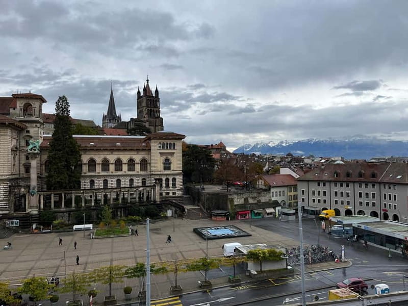 Discover Lausanne’s highlights with a local guide (EN) - Rue du Bourg and Rue du Rotillon: where medieval Lausanne still shows through