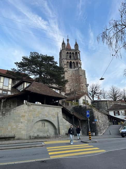 Discover Lausanne’s highlights with a local guide (EN) - St-Maire Castle and the Parliament: power in plain sight