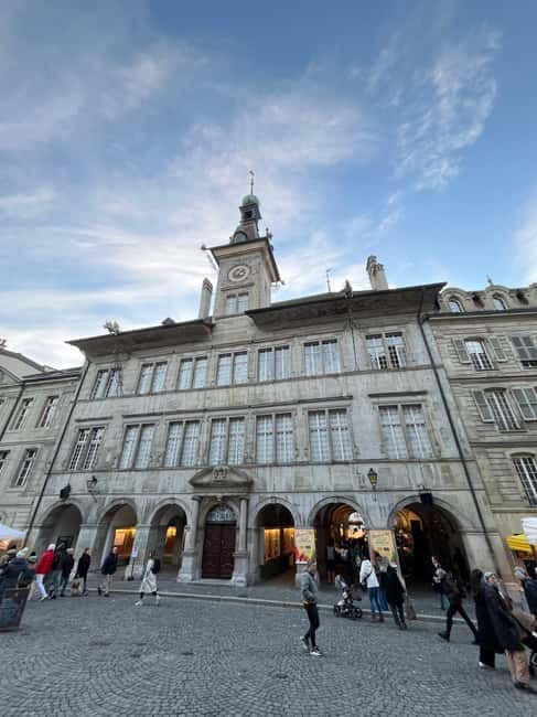 Discover Lausanne’s highlights with a local guide (EN) - Flon district and street art: modern life with a sense of place