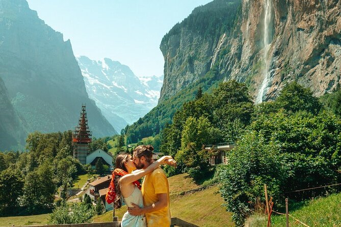 Discover Lauterbrunnen with CHEESE & CHOCOLATE - Lauterbrunnen Valley on foot, cliffs and waterfalls up close