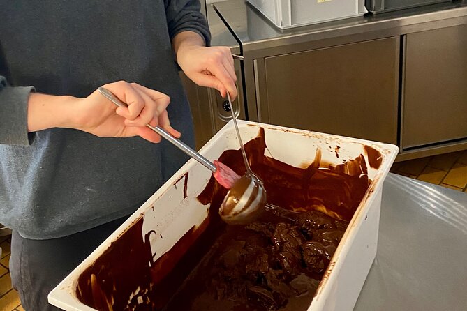 Ethical Chocolate Tour - Stop 1 in Ausstellungsstrasse: the tasting workshop that sets you up