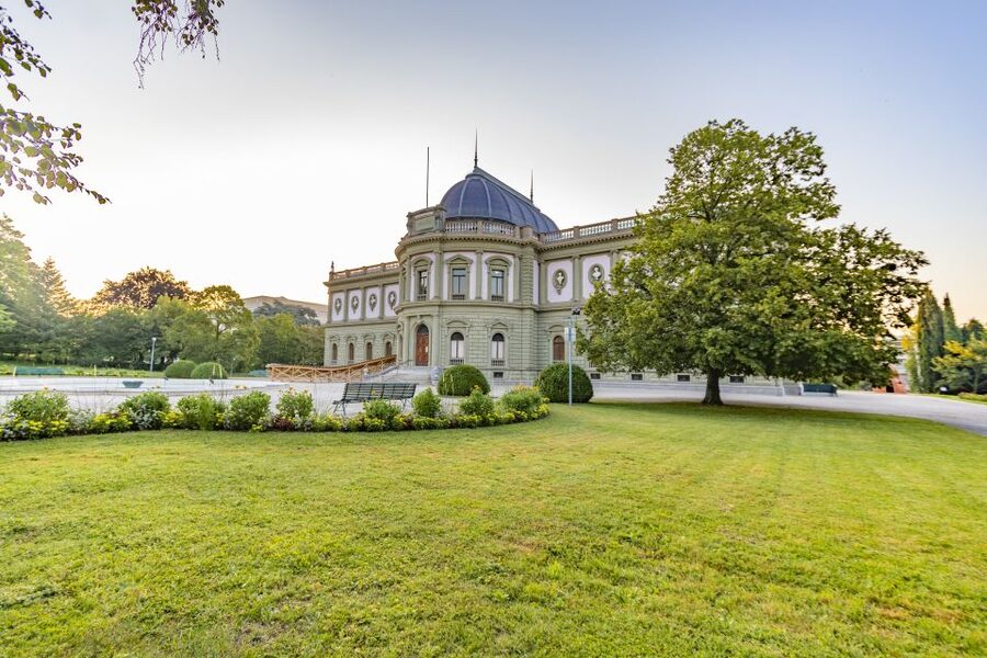 Explore the best guided intro tour of Geneva with a Local - Logistics that affect your experience more than you think