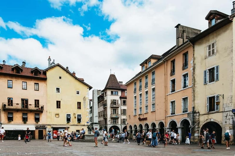 From Geneva: Annecy Half-Day Trip - Palais de l’Île and Old Town landmarks, seen with context