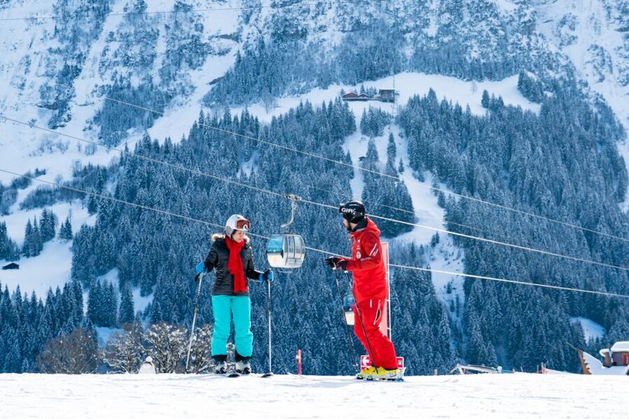 From Interlaken: 8-Hour Skiing in Grindelwald for Beginner's - Gear, clothing, and what to pack for Swiss cold