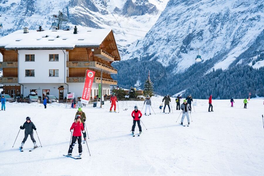 From Interlaken: 8-Hour Skiing in Grindelwald for Beginner's - Lunch and the food reality on the mountain