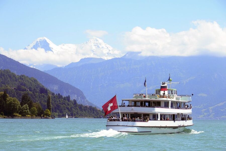 From Interlaken: Beatus Caves, Blue Lake and Lake Thun Tour - A small-group loop from Interlaken with five big scenes