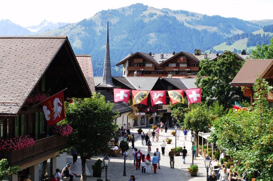 From Lausanne: Glacier 3000 experience and Montreux - From Vennes to Les Diablerets, the bus start matters