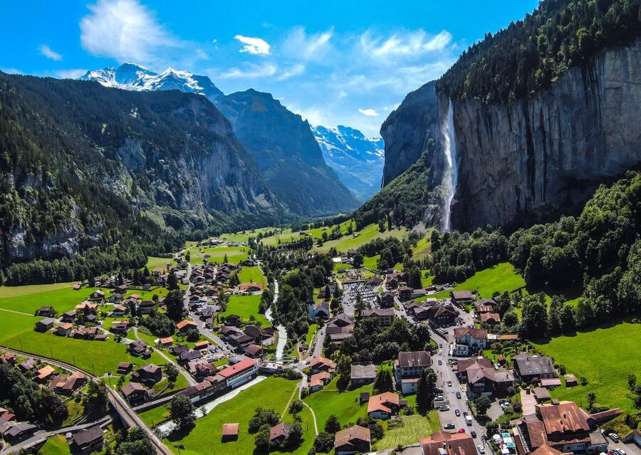 From Zurich: Waterfalls Valley & Aareschlucht Gorge Day Tour - Lauterbrunnen Valley: 72 Waterfalls in a Compact Area