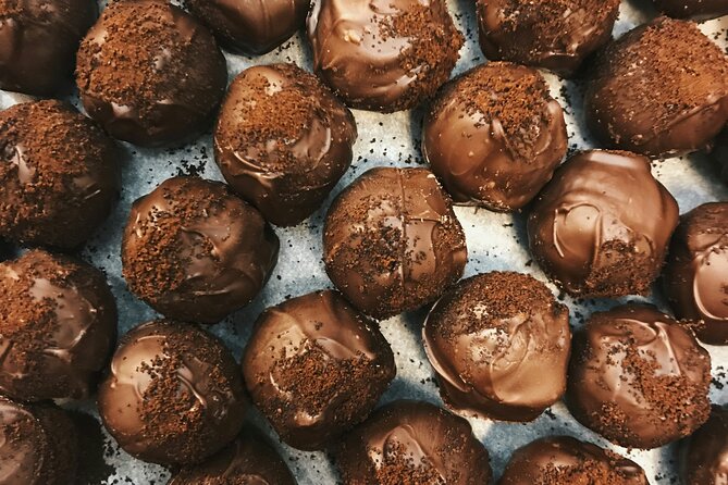 Geneva Chocolate & Sweet Delights Walking Tour by Do Eat Better - Stop 4: Jet dEau Views and Amandes Pricesses