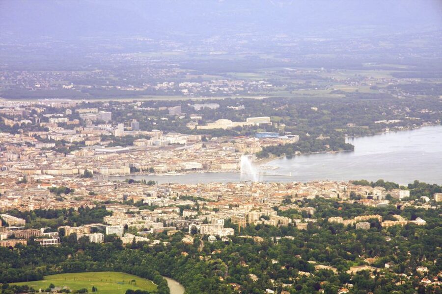 Geneva Discovery Walking Tour - English Garden and the Flower Clock, plus a perfect breather