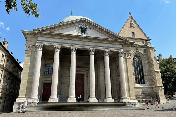 GENEVA EXCLUSIVE Complete Tour (PICK-UP), UN area & Old City - Manor Genève and Victorinox: Swiss chocolate and knife shopping without going off the rails