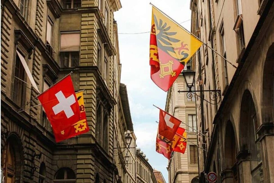 Geneva: Guided Private or Group Old Town Highlights Tour - Jet dEau and Lake Geneva: the moment Geneva clicks