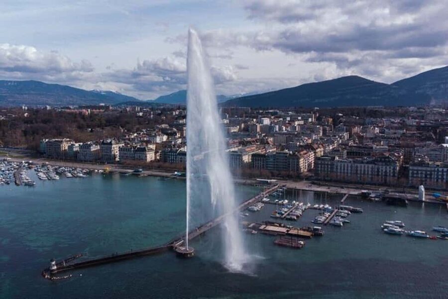 Geneva: Guided Private or Group Old Town Highlights Tour - Old Town walking with a guide who helps you plan