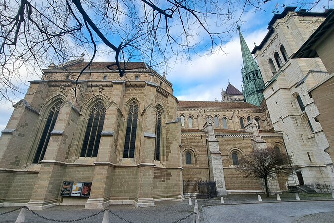 Geneva Highlights 2-Hour Introductory Tour - Old Town finale by mini-train or guided walk