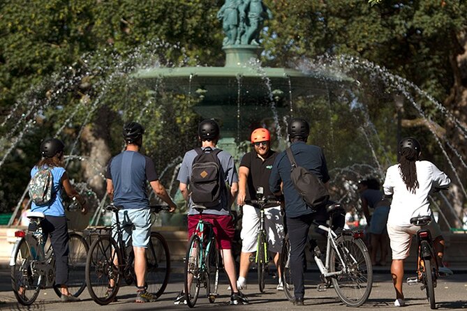Geneva Highlights Tour by Bike - 3h - Red Cross and Red Crescent, then Perle du Lac for a breath