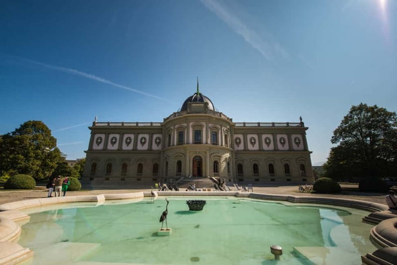 Geneva: Open-Top Sightseeing Bus Tour - Lakeside views from the left bank, including Jardin Anglais passes