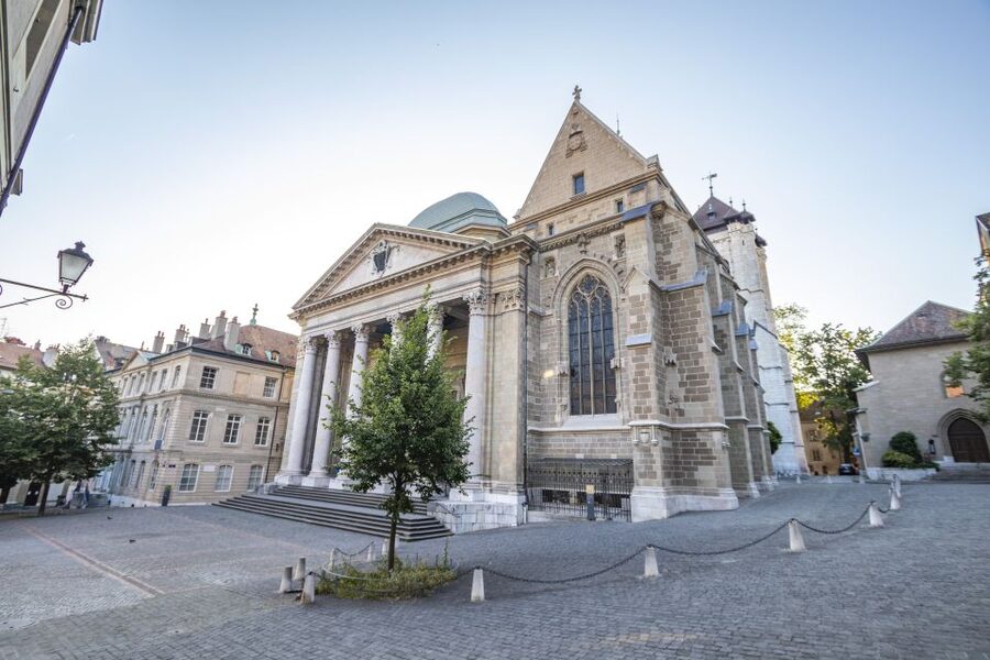 Geneva: Private Express Walk with a Local in 60 minutes - St Pierre Cathedral: where the city’s voice gets louder