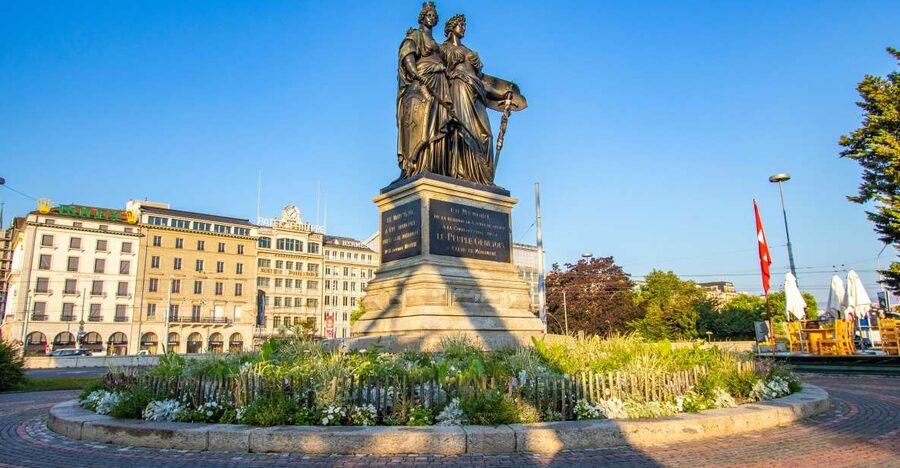 Geneva: Private Express Walk with a Local in 60 minutes - Price and logistics: is $102 per person worth it?