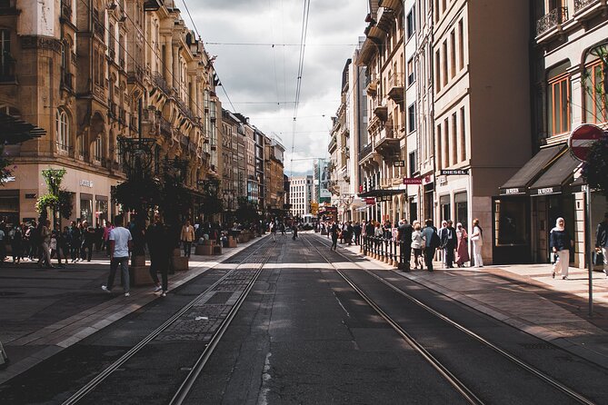 Geneva: Private Walking Tour with a Local - 2 to 4 hours that feel like a neighborhood conversation