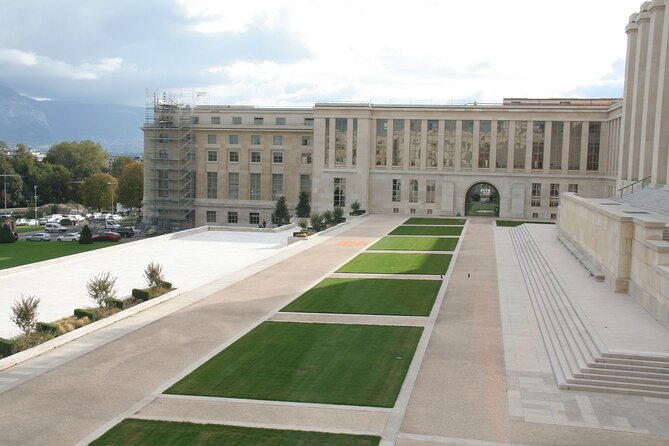 Geneva: Private Walking Tour with a Local Guide - Geneva’s Flower Clock: more than a gimmick