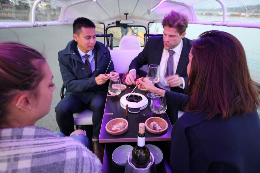 Geneva: tour with fondue and wine in TukTuk - Getting started: Place de Neuve to the old streets
