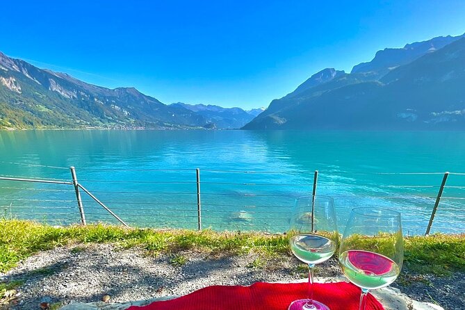 Grindelwald, Lauterbrunnen Lungern Interlaken Semi-Private - Lake Lungern, turquoise water and mountains close up