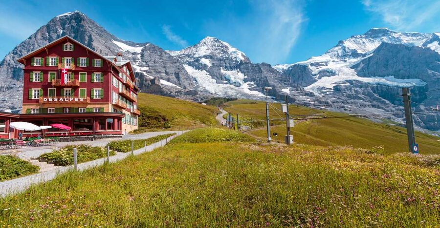 Grindelwald -Scheidegg-Lauterbrunnen Small Group Day Trip - Lunch break views: how to get the most from the Eiger, Mönch, Jungfrau moment
